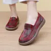 Sapatos Femininos, Novos Estilos de Primavera e Outono, Sapatos de Tecido Old Beijing, Sapatos de Solado Macio Confortáveis, Sapatos para Mãe, Sapatos Slip-On Leves Antiderrapantes