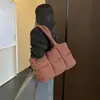 Bolsa acolchoada xadrez grande transfronteiriça para mulheres, nova bolsa acolchoada de algodão 2026, grande capacidade, bolsa de ombro leve, bolsa de axila