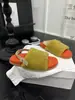 Sandálias rasteirinhas estilosas e da moda com uma única tira, femininas, nova moda de verão coreana 2026, sapatos casuais versáteis, sapatos fofos