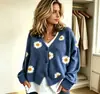 Nueva estación independiente transfronteriza europea y americana comercio exterior tejido para mujer, chaqueta suéter de punto otoño con bordado de crisantemo de un solo botón para mujer