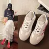 Zapatillas de entrenamiento alemanas para mujer 2026 verano nuevas versátiles punta redonda suela gruesa que aumenta la altura para personas bajas ligeras retro Forrest Gump zapatillas deportivas