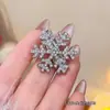 Grampo de Cabelo Floco de Neve de Natal Feminino Personalizado para Franja Lateral 2025 Novo Presilha Bico de Pato com Strass Adorno de Cabeça
