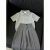 Conjunto Casual de Dos Piezas para Niños, Polo de Punto Gris de Manga Corta, Estilo Coreano Nuevo, Verano 2026, Moderno
