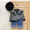 Novo Conjunto de Duas Peças Listrado com Gola Borboleta de Manga Longa para Meninas, Moda Primavera e Outono de Comércio Exterior, Roupa da Moda para Meninas na Primavera