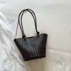2026 Verano Nuevo Simple Relajado Moda Alto Valor Color Sólido Bolso Cubo Elegante Bolso de Mano para Viajes