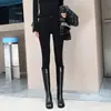 Calça Jeans Feminina Forrada com Fleece 2025 Inverno Novo Cintura Alta Preta Espessada Roupa Exterior Elástica Skinny Ajustada