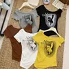 Camiseta versátil de manga corta con estampado, estilo chica hot americana de un solo hombro, dulce y fresca, para mujer, nuevo top irregular ajustado, moderno