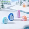 Miniatura de paisagem, figura de pinguim de desenho animado, artesanato em resina, decoração DIY de cena de neve, ornamento de mesa