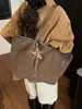 Bolso de Hombro Retro de Gran Capacidad para Mujer 2026 Nueva Moda Bolso de Mujer de Cuero Gamuza Versátil Casual para el Trabajo Bolso de Hombro de Moda