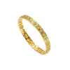 Pulsera Dorada de Flor Pequeña Tridimensional de Circonita en Forma de Corazón Juego de Cuatro Piezas Fresca Cuando se Usa Individualmente Llena de Atmósfera Cuando se Usa en Conjunto