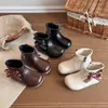 Botas elegantes para niñas, botines, nueva colección otoño/invierno 2026, botas estilo Dr. Martens con ribete de encaje, botines versátiles de piel para bebés