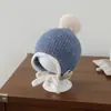 Chapéu de lã pompom para comércio exterior para crianças, chapéu de malha de cordeiro de pelúcia moderno e versátil, chapéu pullover quente para proteção auricular ao ar livre para meninos