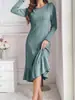 La nueva colección de otoño e invierno de Amazon de vestidos de canalé estilo europeo y americano, con mangas largas, colores lisos y bajos de volantes de moda, está disponible para exportación.