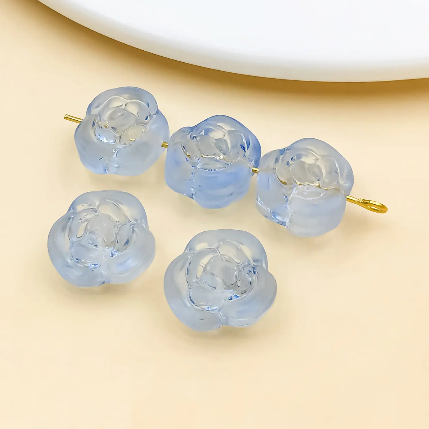 25774-XBH-透明蓝色璃直穿玫瑰花山茶花14x12mm