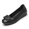 Nuevos zapatos de cuero para mujer de comercio exterior transfronterizo con tacón bajo, tacón de cuña, suela suave y parte superior suave, adecuados para madres, uso profesional diario y antideslizantes