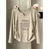 Nova coleção de outono feminina: Camiseta de manga longa com decote V em algodão puro com silhueta ajustada, projetada para acentuar a cintura e criar um efeito emagrecedor, perfeita como camada interna ou base