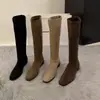 Botas de camurça elástica com salto grosso, botas longas acima do joelho para mulheres, novo modelo outono e inverno 2026, botas de cano alto justas com zíper nas costas