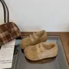 Sapatilhas de maternidade, design de outono, nova coleção 2026, sapatos casuais slip-on com solas macias, estilo Birkenstock retrô, para mulheres, design de nicho