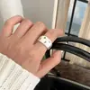 Anillo de Letra Nuevo Estilo Retro Cool Ins Anillo Ancho para Mujer Lujo Ligero Diseño de Nicho Anillo para el Dedo de Alta Calidad