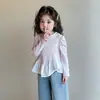 Camiseta feminina longa e estilosa estilo coreano com acabamento em renda, nova coleção outono 2026, top da moda para meninas, adequada para primavera e outono