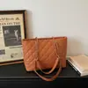 Bolso Tote de Gran Capacidad para Mujer Lingge Primavera/Verano 2026 Bolso de Hombro Versátil de Alto Valor Bolso de Hombro de Mano de Moda