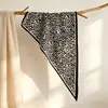 Bufanda Triángulo Imitación Seda Patrón Geométrico de Nicho Bufanda de Seda Estilo Coreano Accesorio Versátil para el Cabello Cinturón Bufanda Pequeña de Seda Cubre Glúteos Bufanda para el Cuello Venta al por Mayor