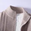 Recomendação de Item Quente Moda Tendência Cardigan de Tricô com Gola Alta Espessa Suéter de Tricô. Peça de Tricô para Homens