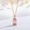 Colar Garrafa de Perfume de Luxo Leve Mais Vendido no Exterior, Feminino, de Alto Padrão, Cravejado com Diamantes de Alto Carbono, Pingente com Corte Flor de Gelo, Corrente para Clavícula