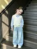 Conjunto para meninas, nova coleção outono 2026, estilo popular e da moda deste ano: colete com aparência fofa, camisa azul e calça jeans para bebê