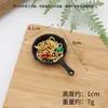 Mini Sartén Artificial Modelo de Fideos Fritos y Arroz Frito Comida Artificial Arroz Frito Llavero Juguete de Comida en Miniatura Colgante