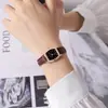 Relógio Quadrado Pequeno Retro Britânico Feminino de Quartzo Pulseira de Couro Nicho Relógio de Pulso Relógio para Prova de Estudante Atacado de Relógios Femininos