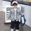 Chaqueta de mezclilla desgastada estilo retro americano para niños, nuevo modelo 2026, artículo popular de moda este año, chaqueta de otoño elegante para niños