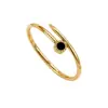 Pulsera de uñas de acero inoxidable bestseller transfronteriza, no se decolora, concha negra, electrochapado al vacío 18k, pulsera de moda