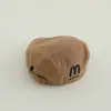 Gorros de Bebé de Moda con Letra 'm' al por Mayor para Niños de 2 a 6 Años en Europa y América, Boinas Reversibles para Niños de Primavera y Otoño