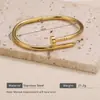 Luxo Leve e Atmosférico Elementos de Concha Estilo Ins Design de Nicho Pulseira Simples e de Alto Padrão para Mulheres Aço Titânio 18K Retenção de Cor