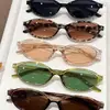 Gafas de sol ovaladas retro americanas de moda, a la moda y sexys, adecuadas para sesiones de fotos de estilo callejero, que ofrecen protección solar y sombra tanto para hombres como para mujeres.