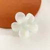 Presilha de garra doce floral cor creme estilo coreano para mulheres, novo produto primavera-verão 2025, grampo de cabelo de florzinha para feriado, acessório de cabelo tipo pinça de tubarão
