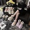 Pantuflas de algodón para mujer, con soporte para el talón, cálidas para el invierno, de felpa, a prueba de frío, antideslizantes, suela gruesa, para parejas, se pueden usar en exteriores, zapatos altos de algodón, botas de nieve