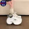 Tênis Dad de sola grossa para aumentar a altura 2026 novo modelo versátil nicho respirável casual tênis esportivos tênis de corrida ins tendência tênis feminino