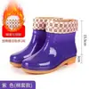 Botas de lluvia cortas elegantes, forradas de polar y acolchadas, zapatos de cocina antideslizantes e impermeables, botas de agua para mujeres, estudiantes y adultos, zapatos de goma cálidos de invierno