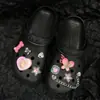 Zapatos Agujero Explosivo Libro Rojo Accesorios DIY Lazo Polvo Barbie Accesorios Gatito Hebilla de Zapato Extraíble Flor de Zapato