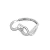 Anillo de serpiente enrollada plateado, simple y elegante con un toque de alta gama, anillo zodiacal de serpiente, diseño de nicho, directo del fabricante