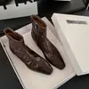 Botas de Cano Curto Salto Gatinho Femininas Coleção Outono/Inverno 2026 Pele de Ovelha Bico Quadrado Zíper Lateral Forradas Quentes Botas de Moda em Pele de Ovelha