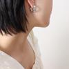 Pendientes de circonita blanca y verde estilo retro de Hong Kong, ligeros, de lujo, estilo frío, con diseño transfronterizo, de acero inoxidable, joyería al por mayor.