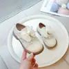 Zapatos de vestir para niños 2024 primavera y otoño nuevo estilo niñas estilo pequeño Chanel suela suave zapatos pequeños de cuero zapatos de princesa dulces con lentejuelas para niños medianos y grandes