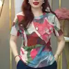 Nova camiseta de verão estilo europeu com estampa geométrica, top justo de manga curta e gola redonda, color blocking, blusa feminina slim