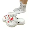 2025 Novos Óculos Vermelhos Gatinho Kt Moda Fofo Ins Coração de Menina Buraco nos Sapatos Fivela de Sapato Flor de Sapato Versátil de Alta Qualidade
