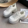 Zapatos de pastel de arroz suela gruesa para aumentar la altura zapatillas deportivas zapatos de papá 2026 nuevo estilo de otoño para personas bajas combinados con pantalones de pierna ancha zapatos de mujer de moda