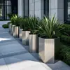 Caixa de flores de aço inoxidável com galvanoplastia para exterior, combinação de vasos de flores para hotel, praça comercial, piscina de árvores, departamento de vendas, vaso de flores, barril, personalização