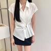 Camisa Irregular de Cintura Manga Curta para Mulheres 2025 Novo Estilo de Verão, Versátil, Rejuvenescedora, Top Casual com Efeito Emagrecedor